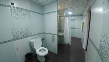Фото номера Двухместный номер Делюкс с 1 кроватью и балконом Курортные отели Оздоровительный Центр Кросс г. Ереван 16