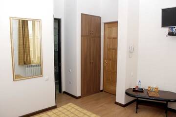 Фото номера Двухместный номер эконом-класса с 1 кроватью Отель Hin Yerevantsi Hotel г. Ереван 6