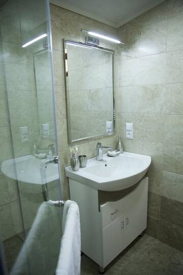 Фото номера Двухместный номер с 1 кроватью и балконом Отель Hin Yerevantsi Hotel г. Ереван 3
