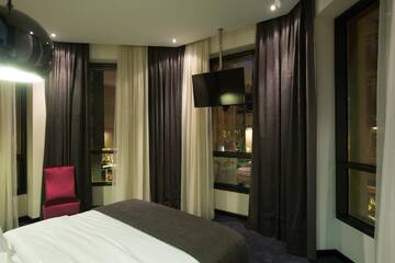 Фото номера Улучшенный люкс с видом на город Отель North Avenue Hotel г. Ереван 2