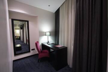 Фото номера Полулюкс с видом на город Отель North Avenue Hotel г. Ереван 4