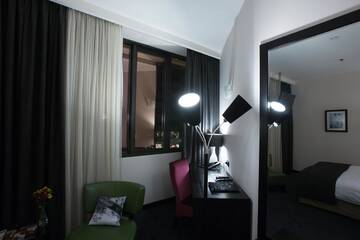Фото номера Двухместный номер Делюкс с 1 кроватью и видом на город Отель North Avenue Hotel г. Ереван 2