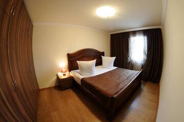 Фото номера Коттедж с террасой Отель Cross Resort Hotel г. Ереван 5
