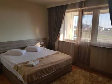 Фото номера Апартаменты с балконом Отель Cross Resort Hotel г. Ереван 10