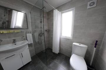 Фото номера Коттедж с террасой Отель Cross Resort Hotel г. Ереван 10