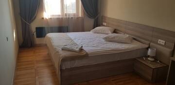 Фото номера Апартаменты с балконом Отель Cross Resort Hotel г. Ереван 3