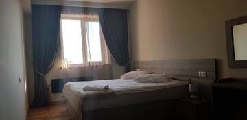 Фото номера Апартаменты с балконом Отель Cross Resort Hotel г. Ереван 4