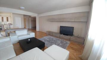 Фото номера Апартаменты с балконом Отель Cross Resort Hotel г. Ереван 2