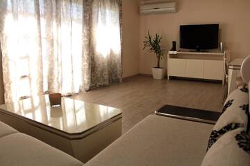 Фото номера Семейный коттедж с террасой Отель Cross Resort Hotel г. Ереван 3