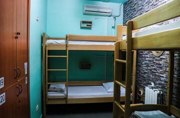 Фото номера Кровать в общем номере с 4 кроватями Хостелы Envoy Hostel &amp; Tours г. Ереван 9