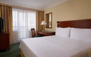 Фото номера Deluxe, Guest room, 1 King, Sofa bed Отель Armenia Marriott Hotel Yerevan г. Ереван 8