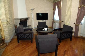 Фото номера Апартаменты с 2 спальнями Отель Armenian Village Park Hotel г. Ереван 4