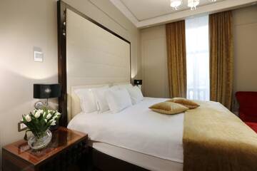 Фото номера Улучшенный люкс Отель Grand Hotel Yerevan - Small Luxury Hotels of the World г. Ереван 2