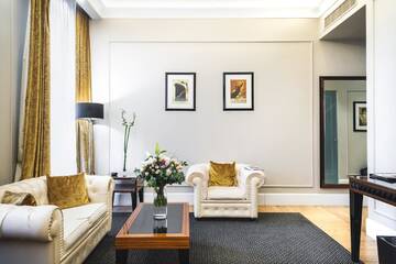 Фото номера Улучшенный люкс Отель Grand Hotel Yerevan - Small Luxury Hotels of the World г. Ереван 3
