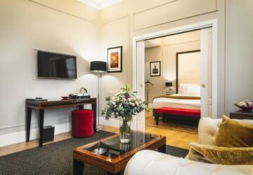 Фото номера Улучшенный люкс Отель Grand Hotel Yerevan - Small Luxury Hotels of the World г. Ереван 4