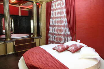 Фото номера Улучшенный люкс Отель Hotel Roma &amp; Tours г. Ереван 4