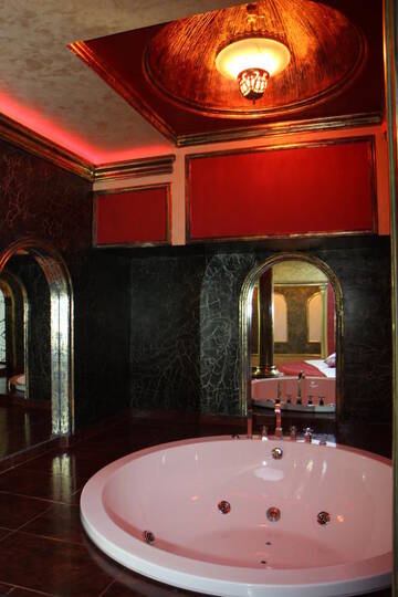 Фото номера Улучшенный люкс Отель Hotel Roma &amp; Tours г. Ереван 5