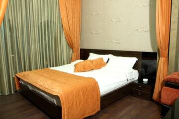Фото номера Полулюкс Отель Hotel Roma &amp; Tours г. Ереван 4