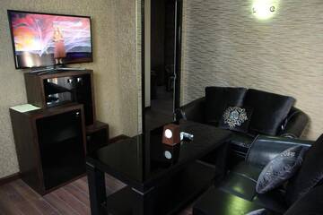 Фото номера Семейный номер с парковкой Отель Hotel Roma &amp; Tours г. Ереван 3