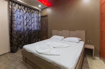 Фото номера Люкс (для 4 взрослых) Отель Green Palace Hotel г. Ереван 8