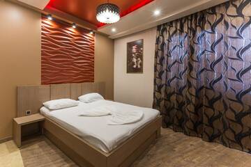 Фото номера Люкс (для 4 взрослых) Отель Green Palace Hotel г. Ереван 2