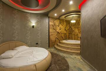 Фото номера Улучшенный люкс с гидромассажной ванной Отель Green Palace Hotel г. Ереван 7