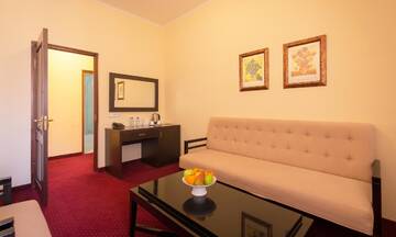Фото номера Семейный люкс Отель 14 Floor Hotel г. Ереван 2