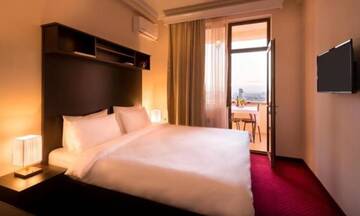 Фото номера Стандартный двухместный номер с 1 кроватью Отель 14 Floor Hotel г. Ереван 3