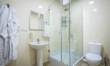 Фото номера Семейный люкс Отель 14 Floor Hotel г. Ереван 4