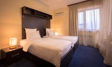 Фото номера Двухместный номер с 2 отдельными кроватями Отель 14 Floor Hotel г. Ереван 2