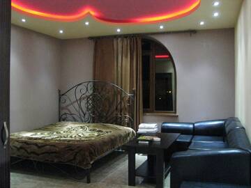 Фото номера Двухместный номер «Комфорт» с 1 кроватью Отель Princ Plaza Hotel г. Ереван 3