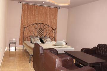 Фото номера Трехместный номер «Комфорт» Отель Princ Plaza Hotel г. Ереван 3