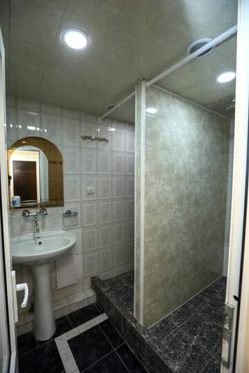 Фото номера Кровать в общем 8-местном номере Хостелы ETNA hostel г. Ереван 6