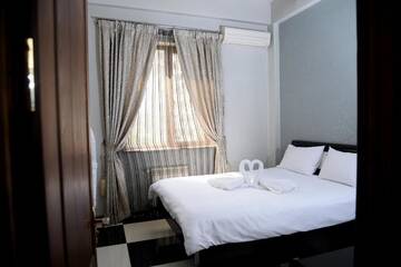 Фото номера Люкс с 2 спальнями Отель Royal Plus Hotel г. Ереван 11