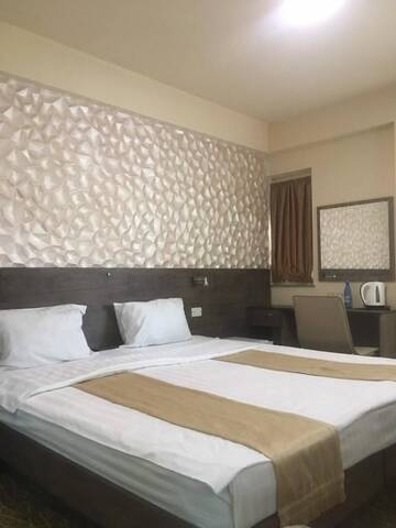 Фото номера Стандартный двухместный номер с 1 кроватью Отель Gardens Yerevan Hotel г. Ереван 6