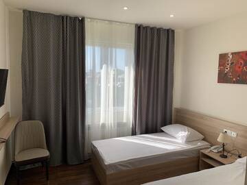 Фото номера Стандартный двухместный номер с 2 отдельными кроватями Отель NAVA HOTEL г. Ереван 2