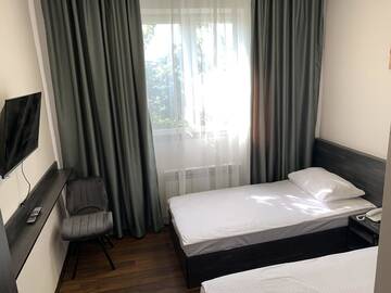 Фото номера Стандартный двухместный номер с 2 отдельными кроватями Отель NAVA HOTEL г. Ереван 3