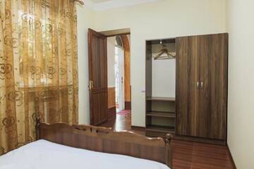 Фото номера Дом с 2 спальнями Отели типа «постель и завтрак» Guest House Myasnikyan г. Ереван 35