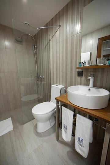 Фото номера Стандартный двухместный номер с 1 кроватью Отель Unique hotel г. Ереван 17