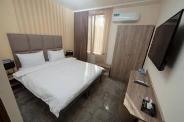 Фото номера Стандартный двухместный номер с 1 кроватью Отель Unique hotel г. Ереван 23