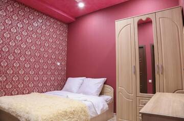 Фото номера Двухместный номер с 1 кроватью и собственной ванной комнатой Отель Lovely Hotel in Centre г. Ереван 5