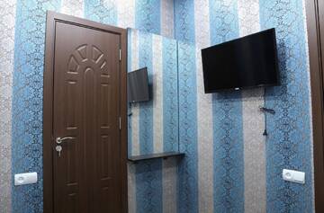 Фото номера Двухместный номер с 1 кроватью и собственной ванной комнатой Отель Lovely Hotel in Centre г. Ереван 4