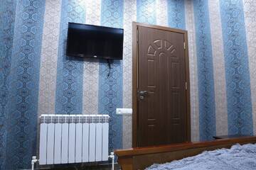 Фото номера Двухместный номер с 1 кроватью и собственной ванной комнатой Отель Lovely Hotel in Centre г. Ереван 3