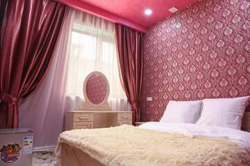 Фото номера Двухместный номер с 1 кроватью и собственной ванной комнатой Отель Lovely Hotel in Centre г. Ереван 7