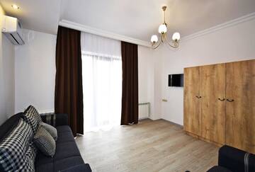 Фото номера Семейный номер с балконом Отель Patriott Hotel г. Ереван 4
