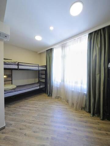 Фото номера Кровать в общем 8-местном номере для мужчин и женщин Хостелы Highland Hostel г. Ереван 32