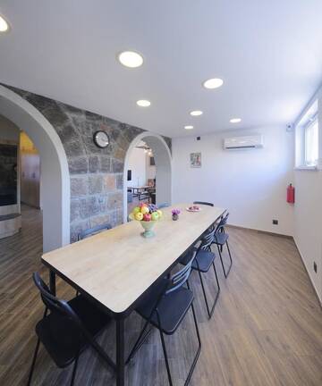 Фото номера Кровать в общем 8-местном номере для мужчин и женщин Хостелы Highland Hostel г. Ереван 9