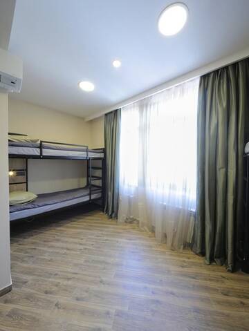 Фото номера Кровать в общем 8-местном номере для мужчин и женщин Хостелы Highland Hostel г. Ереван 20