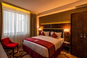 Фото номера Суперлюкс с кроватью размера &quot;king-size&quot; Отель Ramada Hotel &amp; Suites by Wyndham Yerevan г. Ереван 2