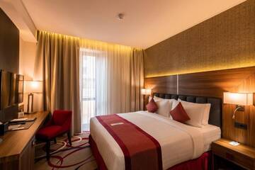 Фото номера Номер с кроватью размера «king-size» Отель Ramada Hotel &amp; Suites by Wyndham Yerevan г. Ереван 5